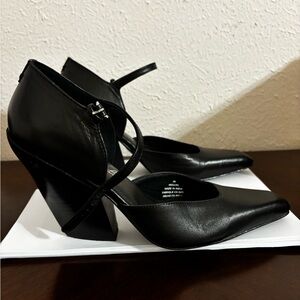 FREE PEOPLE Black Pointed Toe Ankle-Strap Pumps